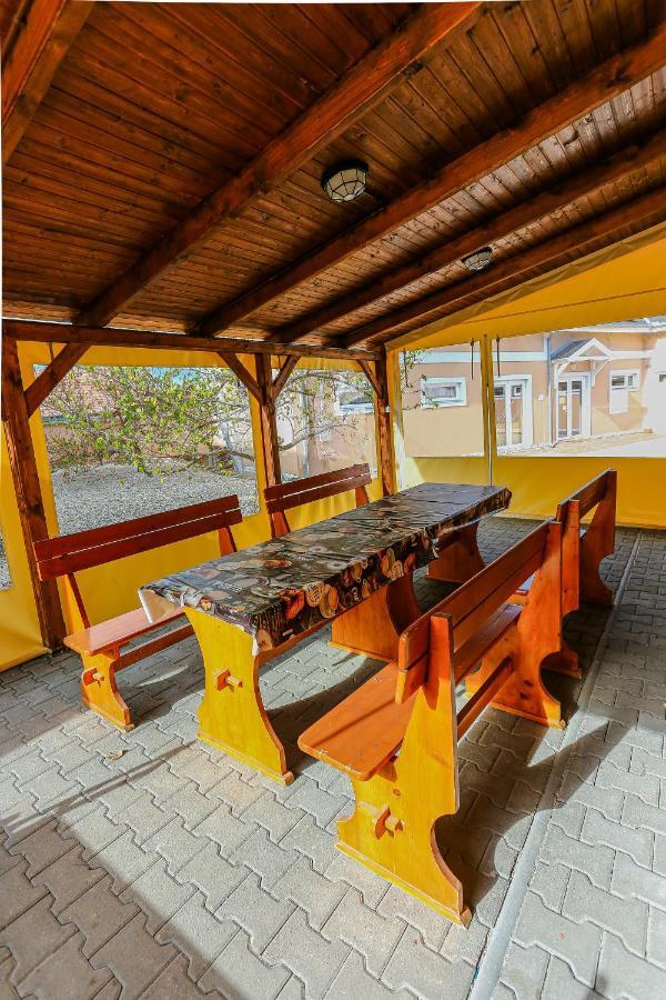 Gardi Apartman Szekszárd Buitenkant foto