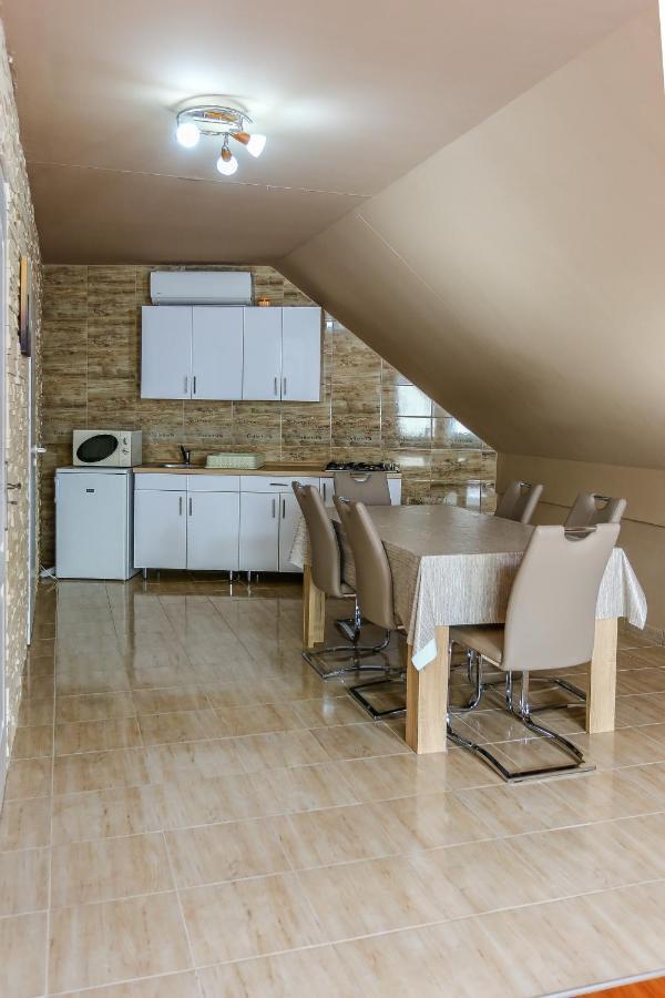 Gardi Apartman Szekszárd Buitenkant foto