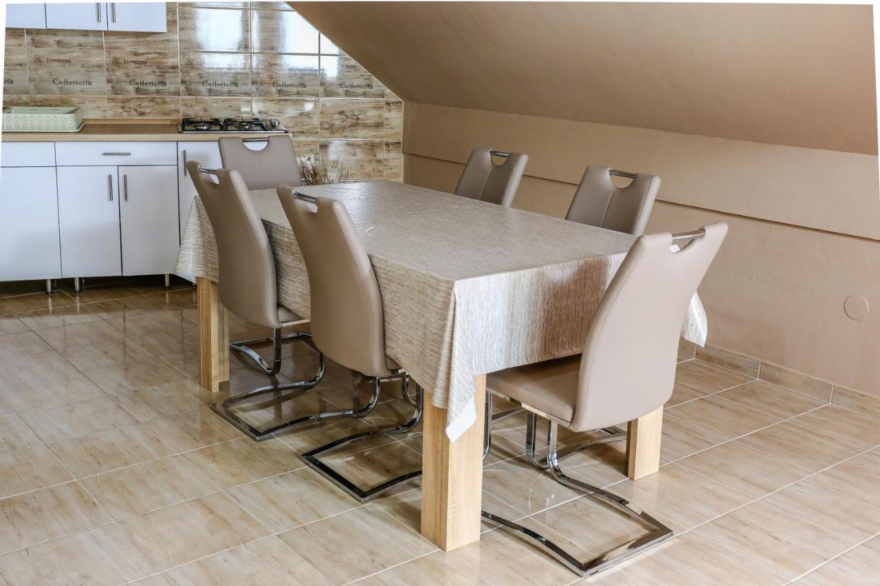 Gardi Apartman Szekszárd Buitenkant foto