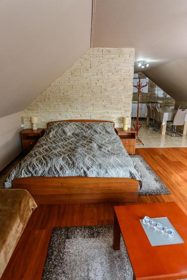 Gardi Apartman Szekszárd Buitenkant foto