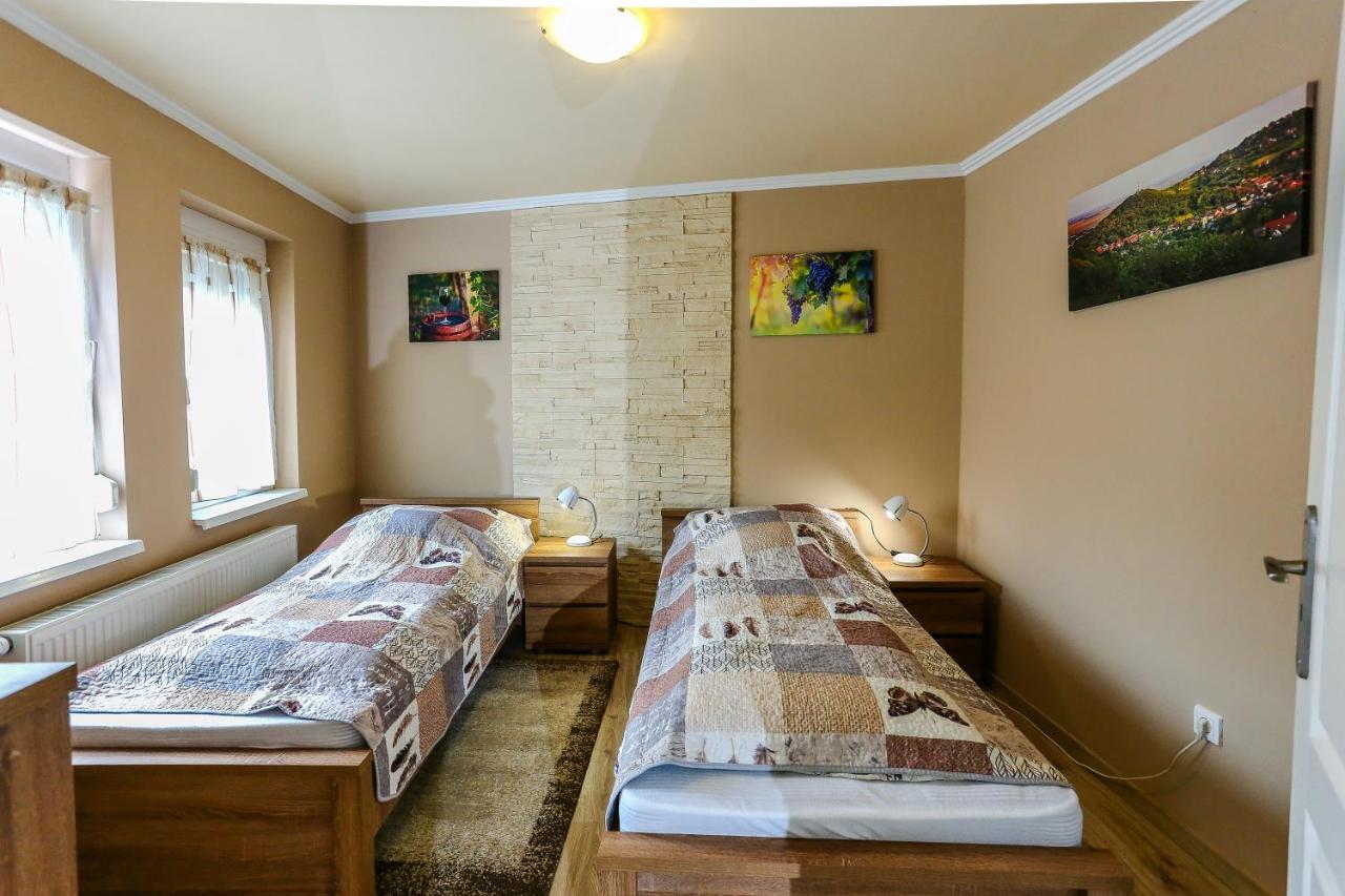 Gardi Apartman Szekszárd Buitenkant foto
