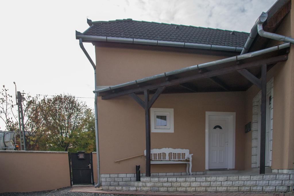 Gardi Apartman Szekszárd Buitenkant foto