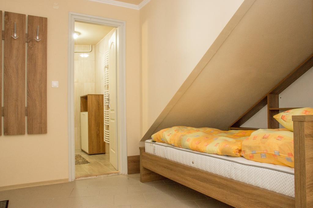Gardi Apartman Szekszárd Buitenkant foto