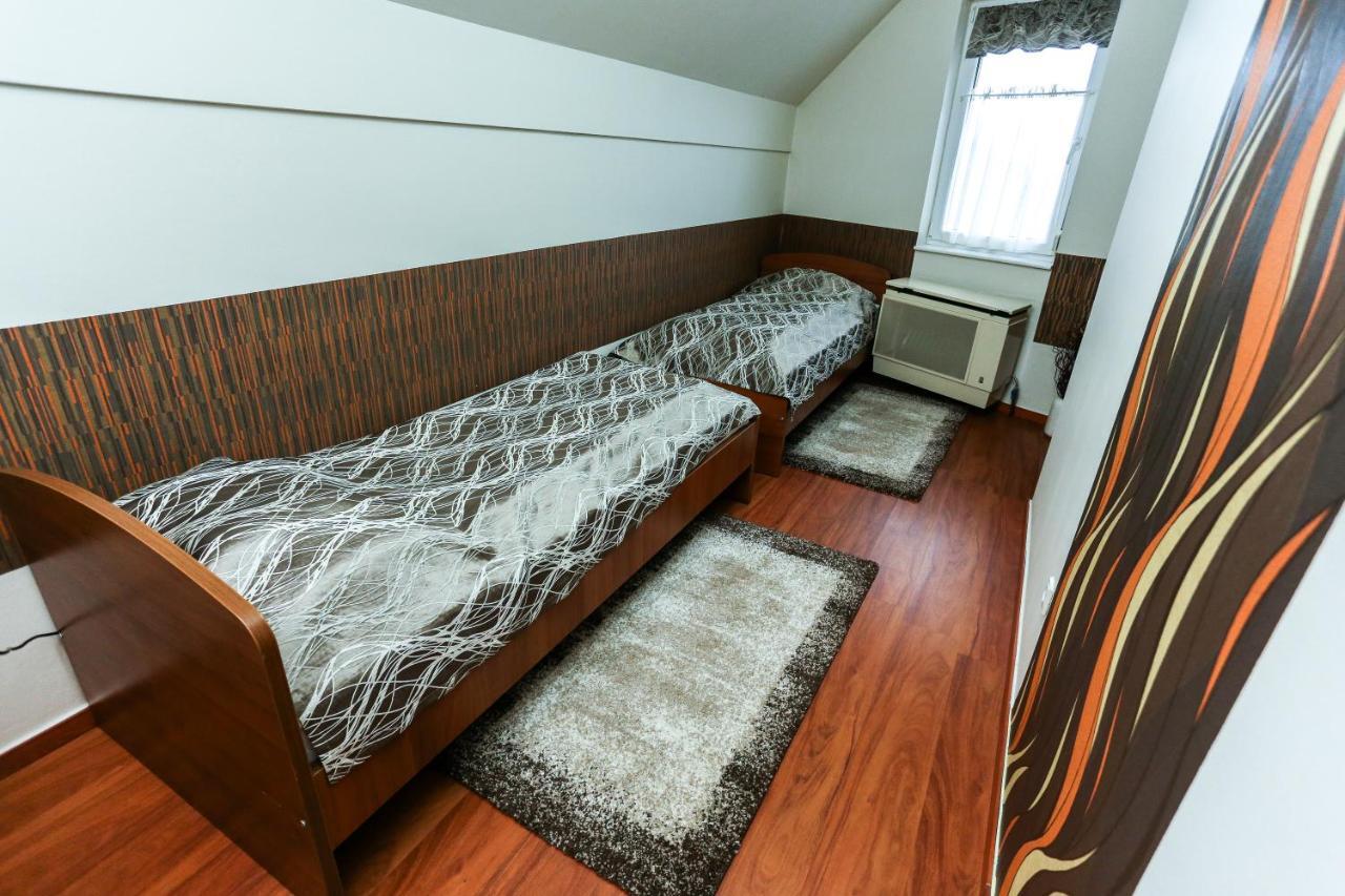 Gardi Apartman Szekszárd Buitenkant foto