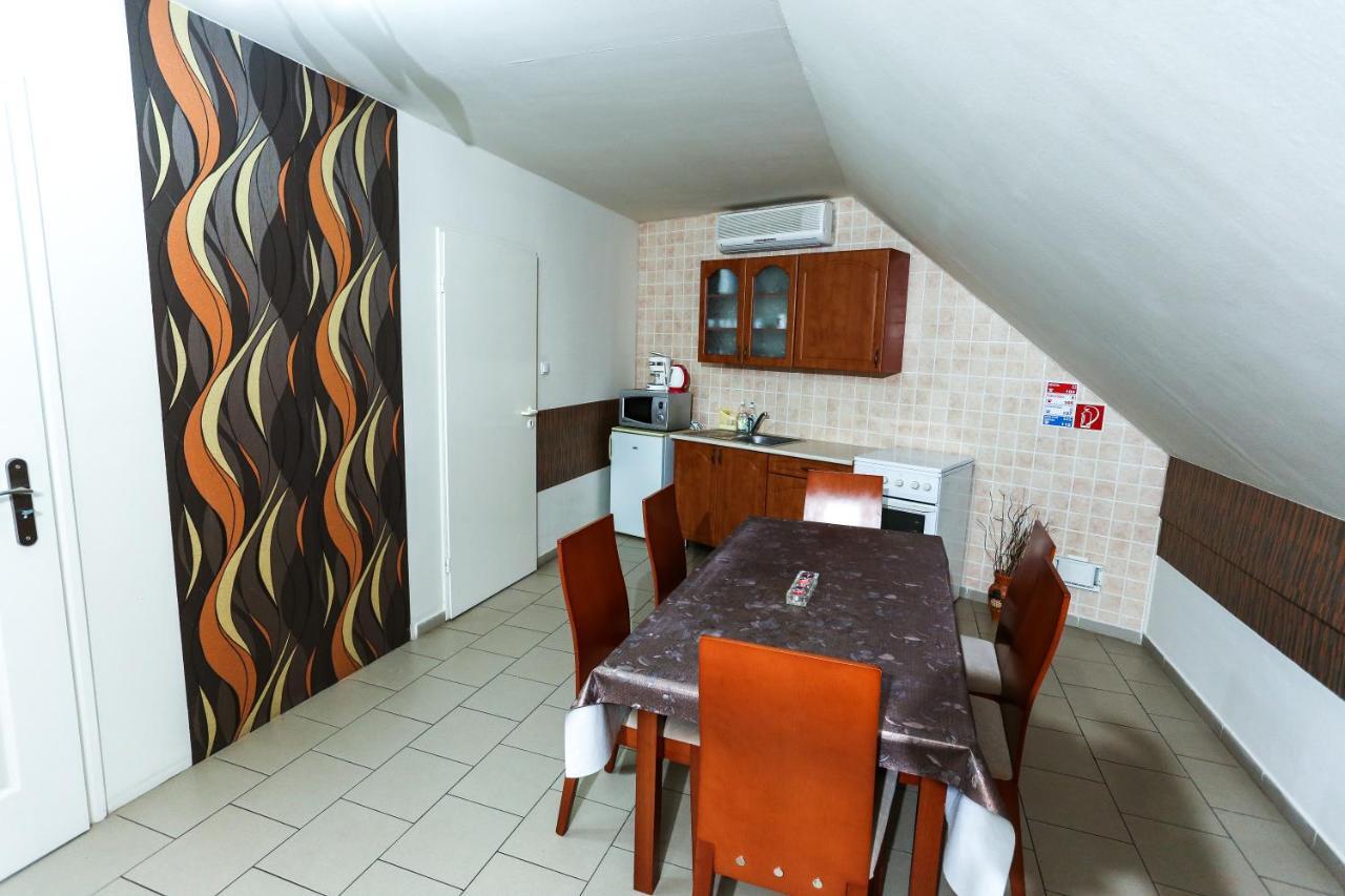 Gardi Apartman Szekszárd Buitenkant foto